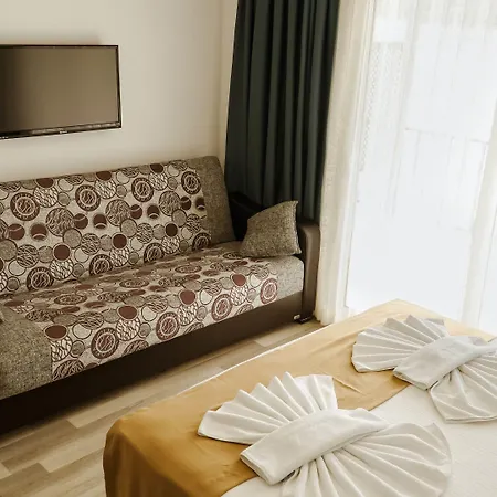 מלון Lemon Garden Boutique 3*