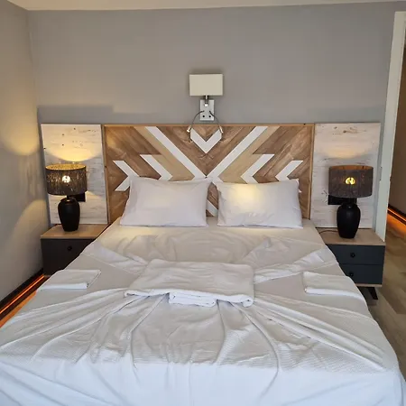 Lemon Garden Boutique מלון 3*